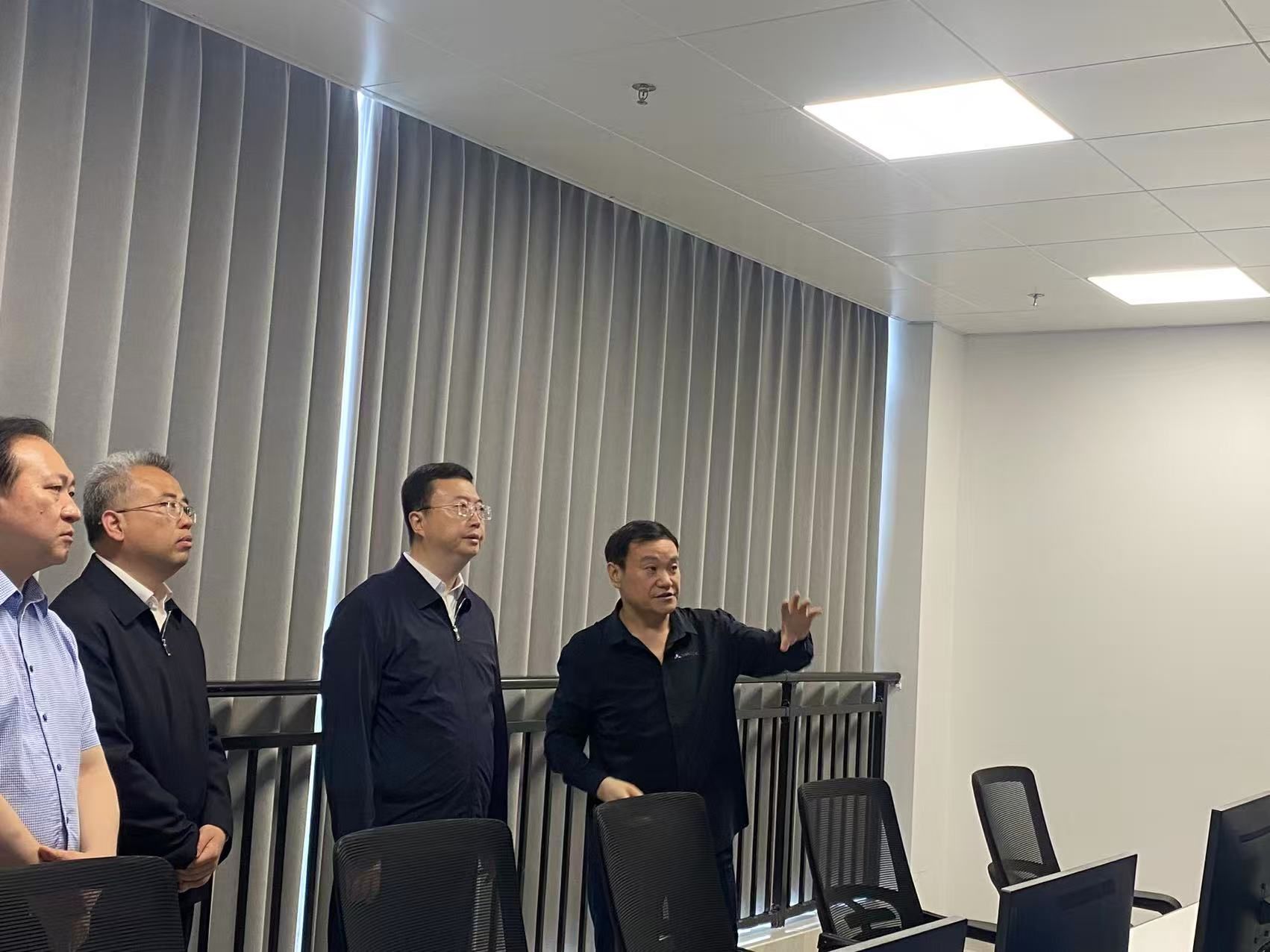 罗强副省长莅临中科富创考察   勉励企业深耕数字物流领域